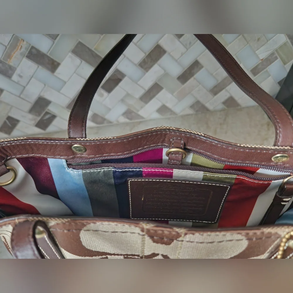 Coach Purse (2007), Excellent Condition!! Beautiful Interior Colors 👜 - Picture 4 of 12